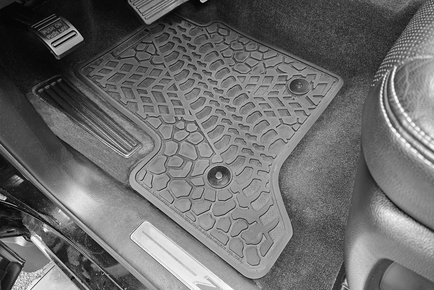 14-18 Chevrolet Silverado/GMC Sierra 1500/2500/3500 Double Cab Floor Mats (4pc)