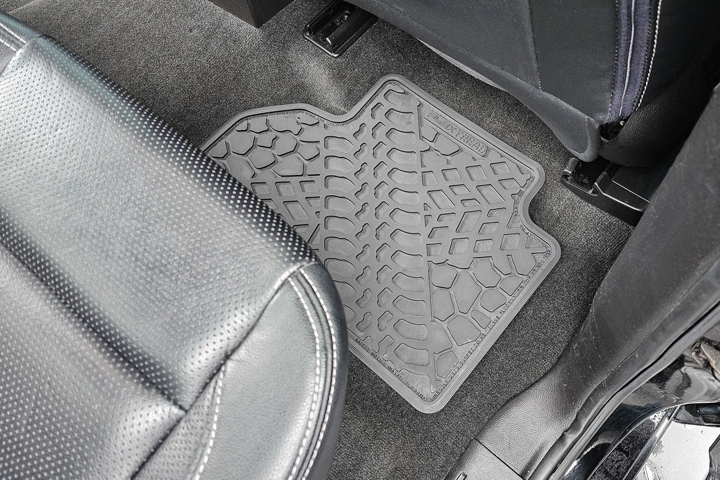 14-18 Chevrolet Silverado/GMC Sierra 1500/2500/3500 Double Cab Floor Mats (4pc)